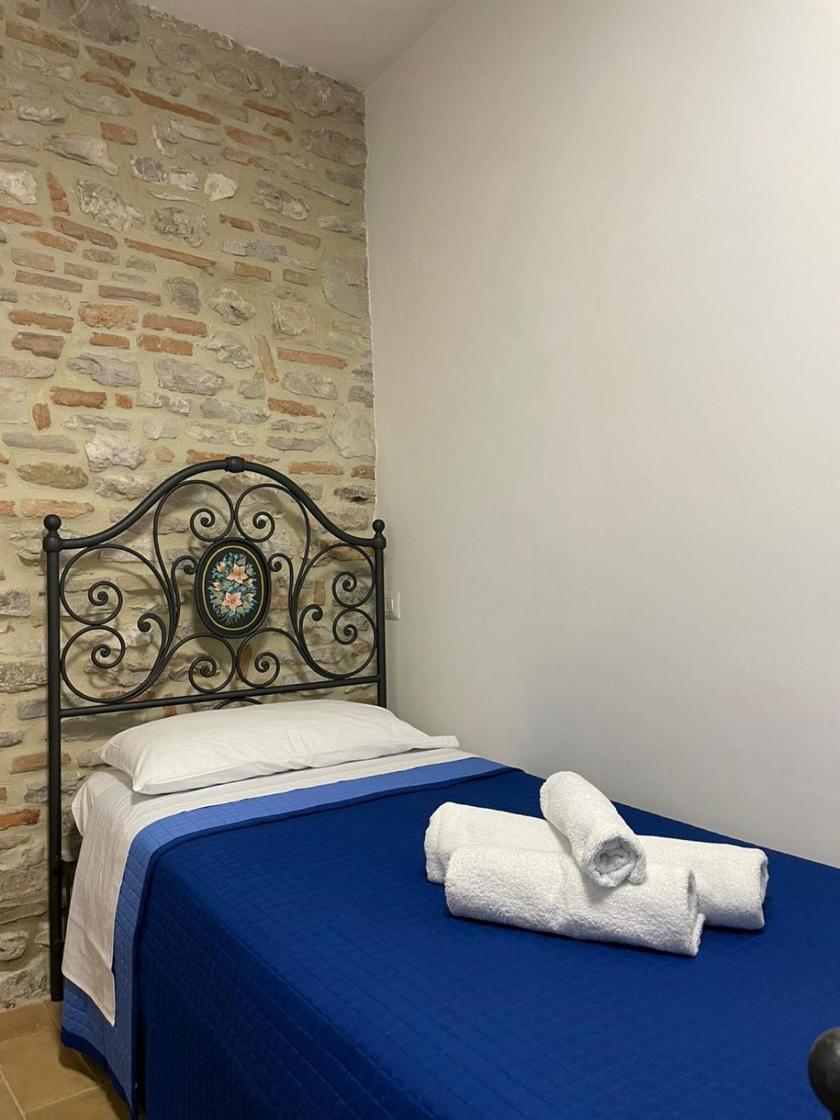 Apartamento Casa La Rosa Gubbio Exterior foto